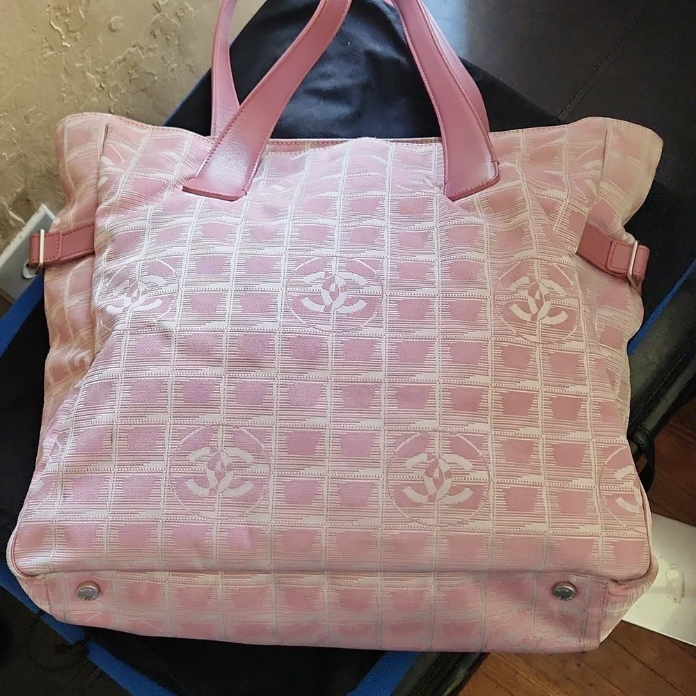 Chanel Tote Bag - Picture 4 of 17